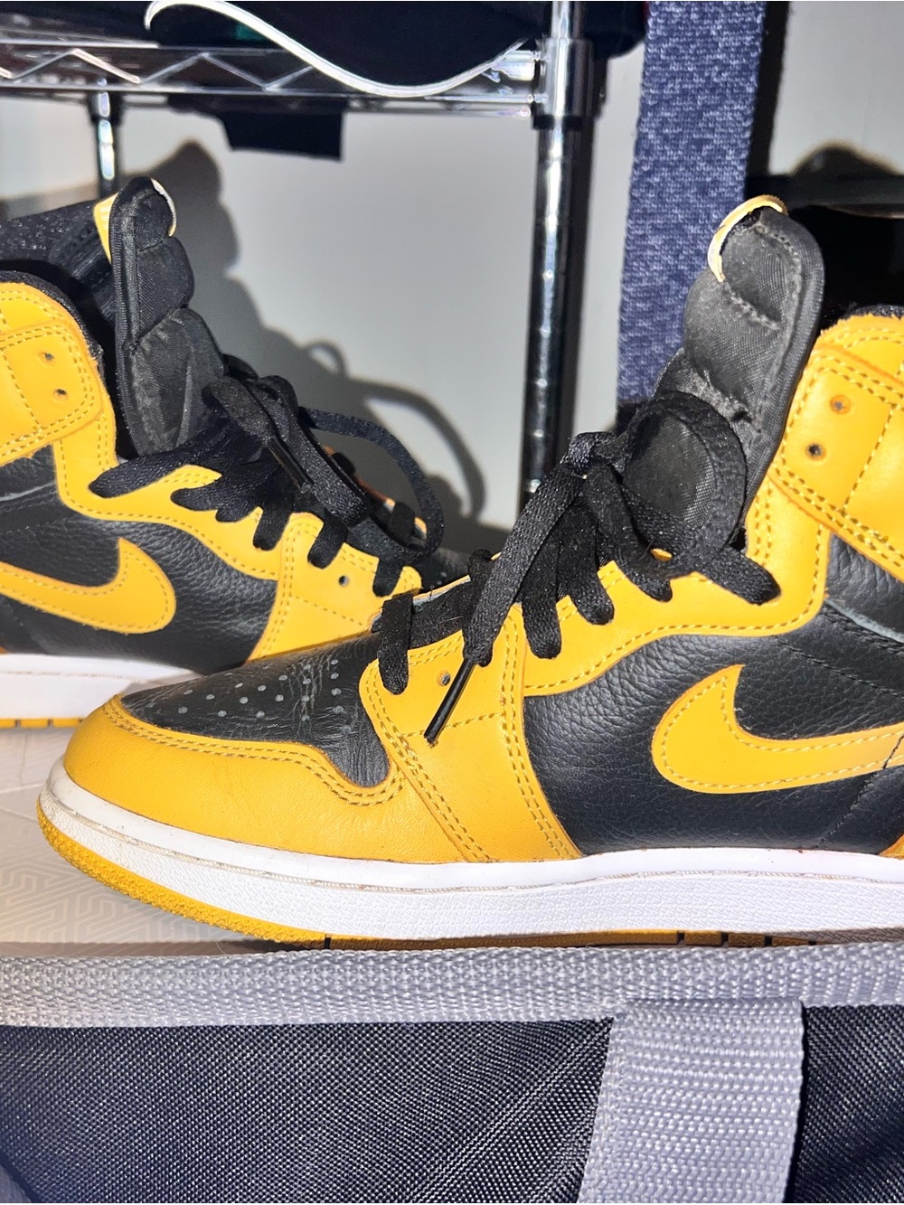Men’s 8.5 Air Jordan 1 Retro High OG "Pollen" sneaker